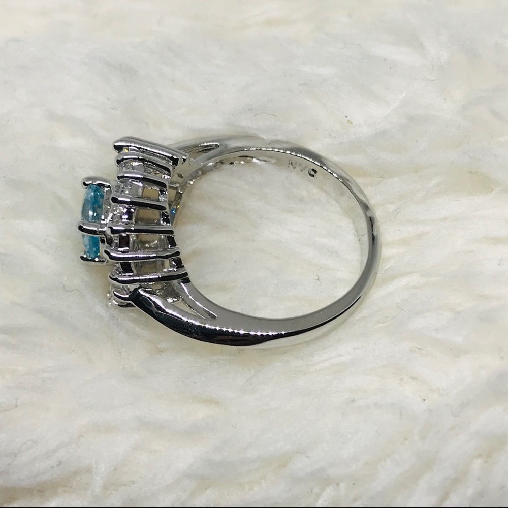 Avon Fabulous CZ Ring - Picture 2 of 3